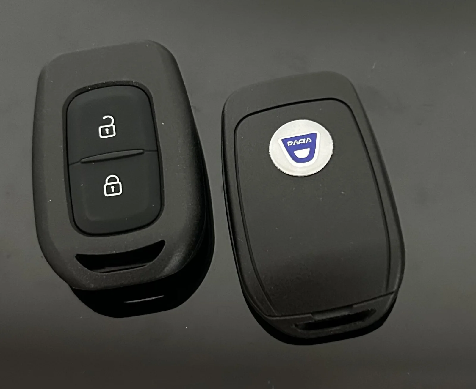 1x DACIA original 2 Tasten Auto Schlüssel Gehäuse + EMBLEM Logo Fernbedienung DUSTER + auch Sandero Logan Clio Captur Laguna Scenic