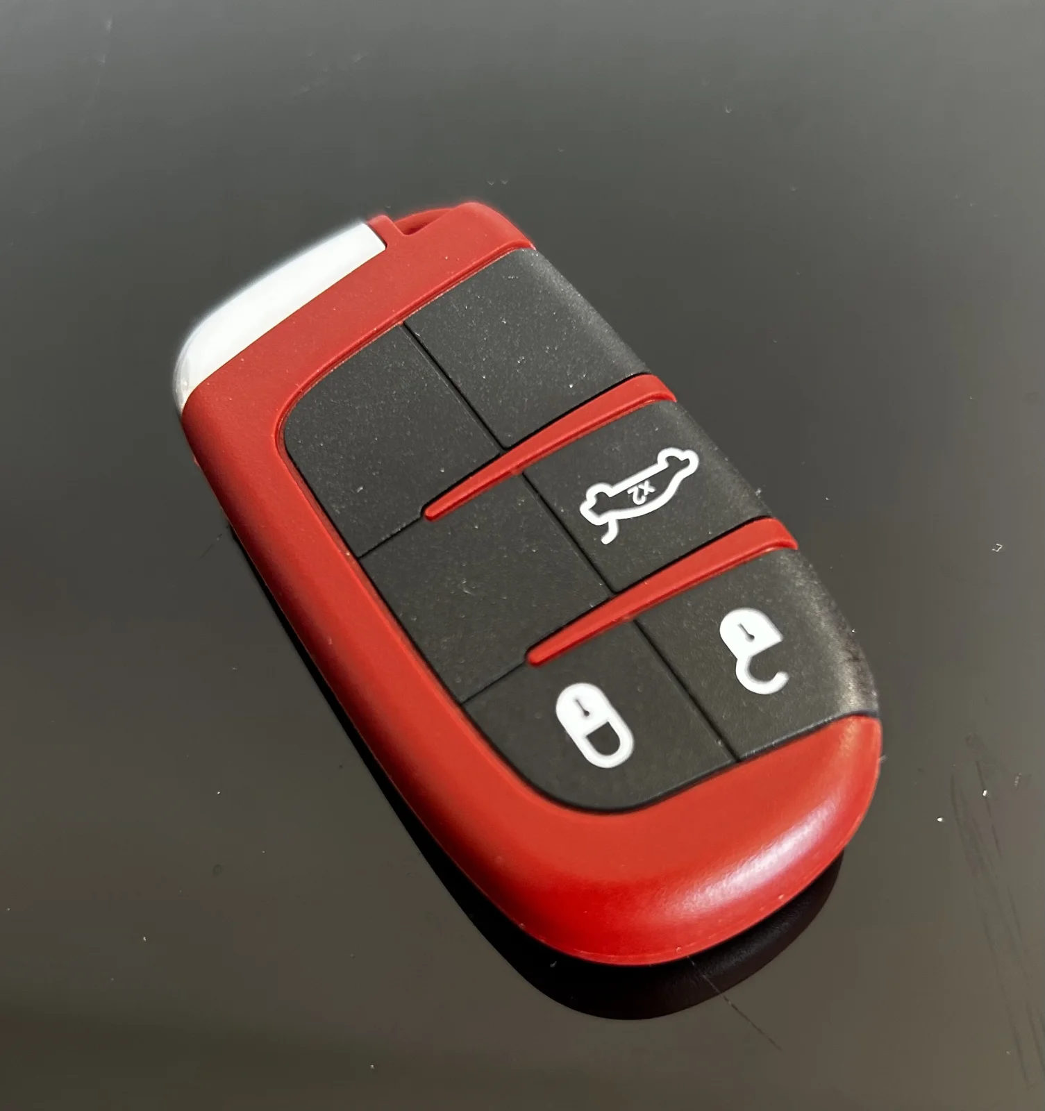 1x Dodge Challenger original Chrysler Jeep SRT Schlüsselgehäuse mit Emblem Logo Autoschlüssel in ROT – Bild 2