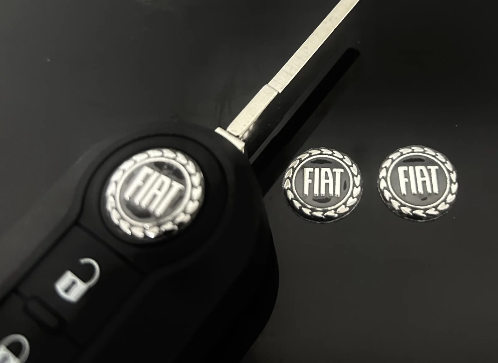 1x Fiat 14mm Aufkleber ALU Schlüssellogo Emblem Schriftzug schwarz Schlüsselemblem – Bild 3