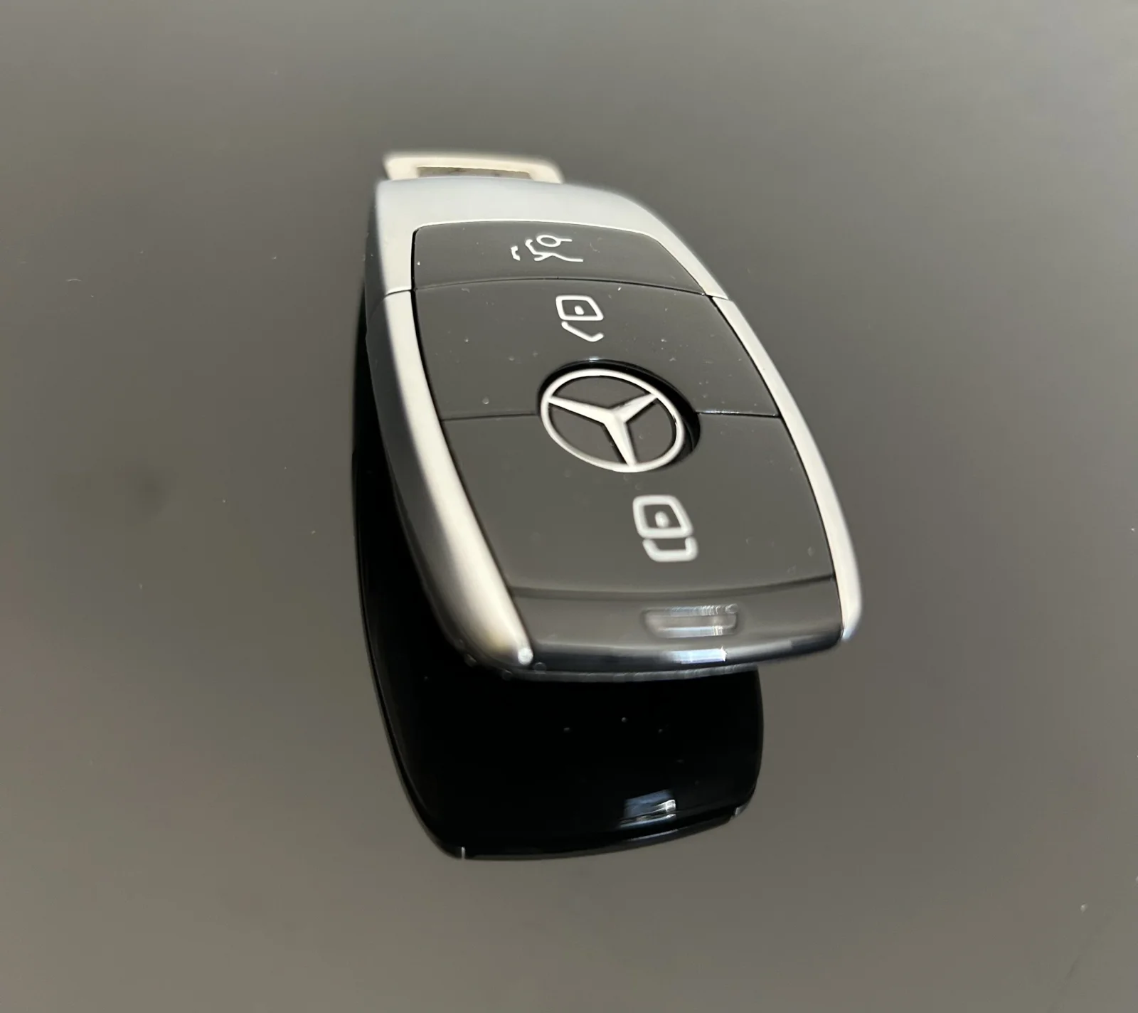 1x für MERCEDES Funkschlüssel METALL schwarz Glanz Gehäuse Autoschlüssel Fahrzeugschlüssel Schlüssel Fernbedienung mit Emblem – Bild 4