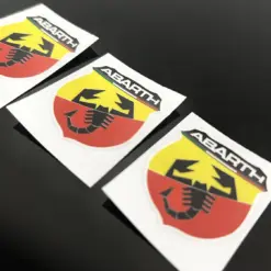 3x kleines Abarth 500 595 695 Schild 33mm Emblem Logo Schriftzug Aufkleber – Bild 3