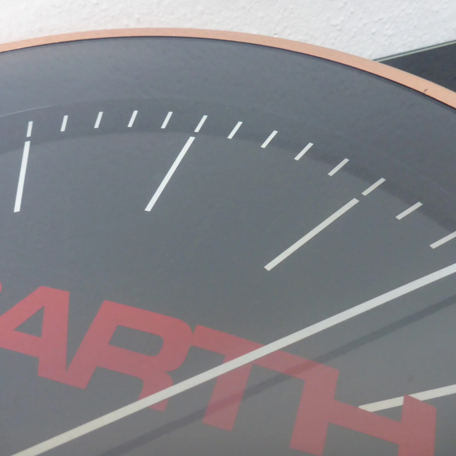 für Fiat ABARTH Wanduhr 30cm mit Logo Emblem Schriftzug Uhr Deco Metall – Bild 2