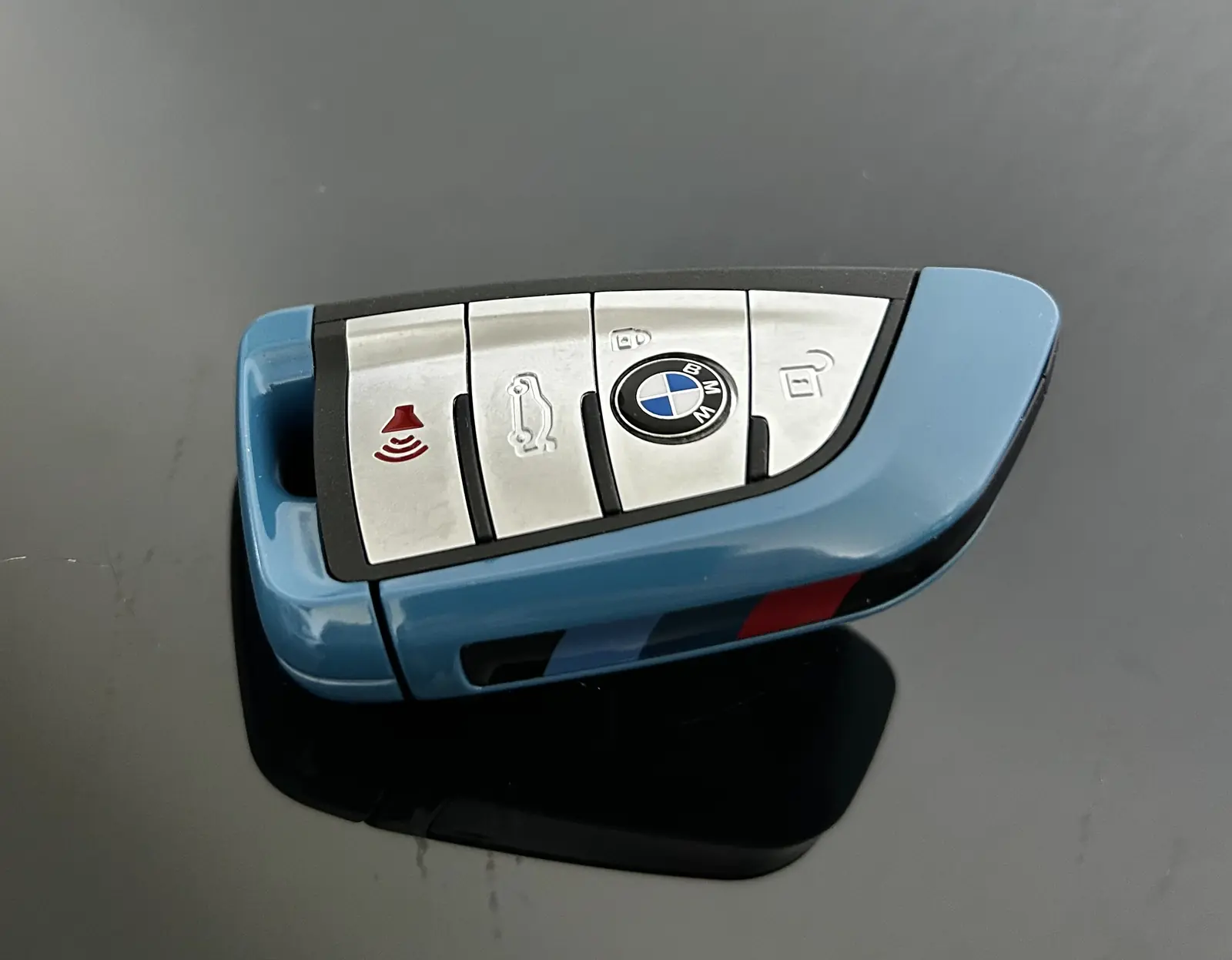 NEU Schlüssel Gehäuse 4 Tasten EDITION BLUEEYE mit EMBLEM für BMW 3 5 6 8 X3 X4 X5 X7 G21 G20 G31 G30 – Bild 3