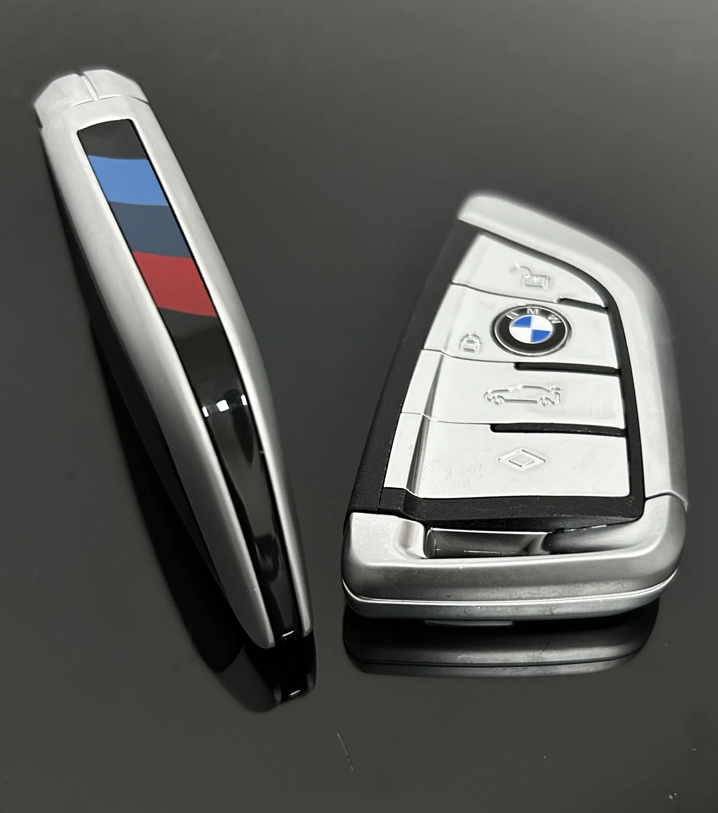 NEU Schlüssel Gehäuse 4 Tasten mit EMBLEM für BMW METALL 3 5 6 8 X3 X4 X5 X7 G-Serie G21 G20 G31 G30