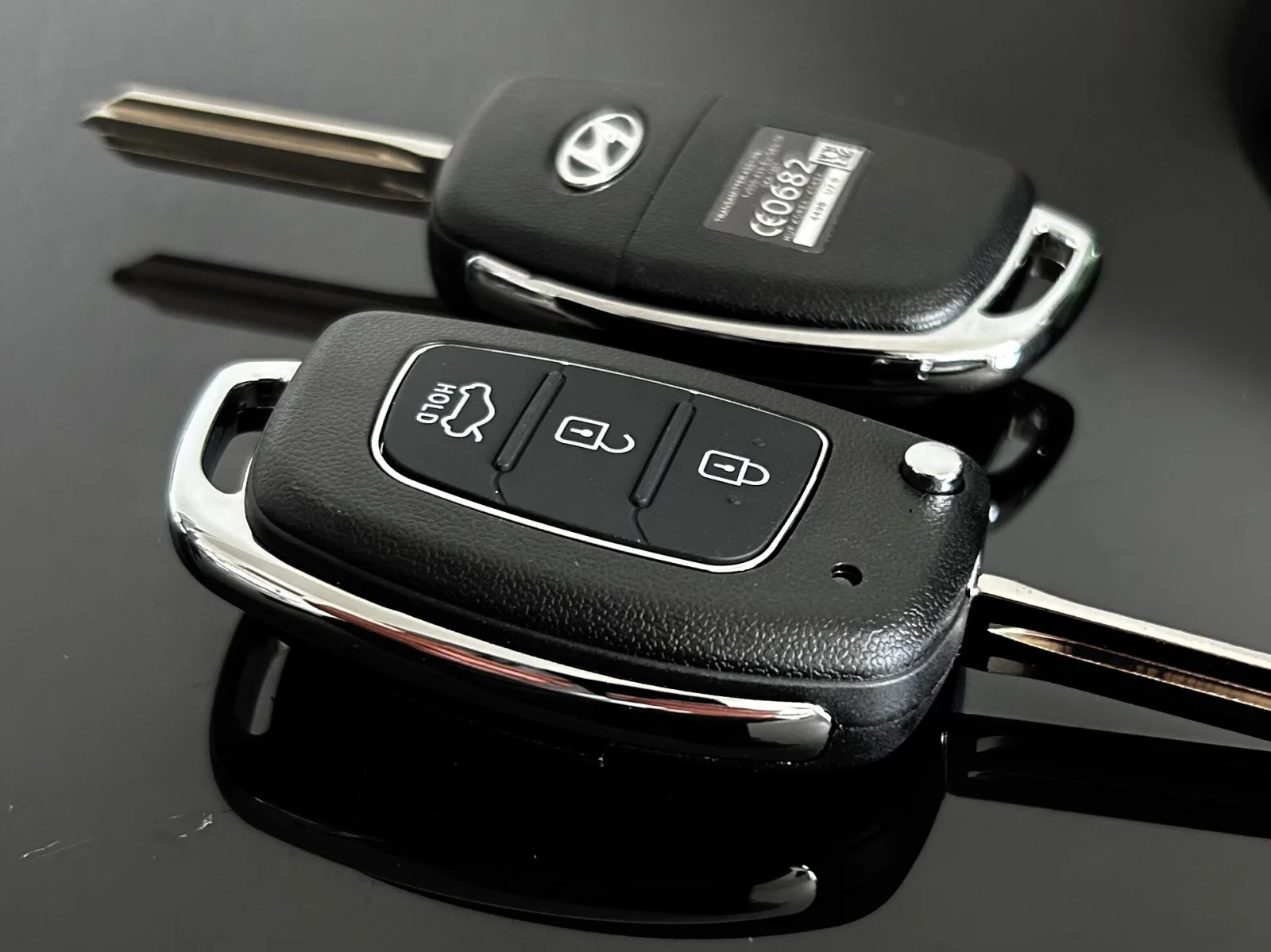 ORIGINAL Hyundai Schlüsselgehäuse + Emblem Funk Fernbedienung Autoschlüssel KFZ Solaris ELANTRA Santa Fe i10 i20 i30 i35 i40 IX35 IX45 – Bild 3